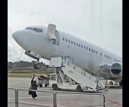 Die gekippte Boeing 737 von Getjet in Haugesund: Fehler beim Entladen.