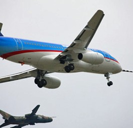 Superjet 100 auf einem Showflug: Bald eine grosse Schwester?
