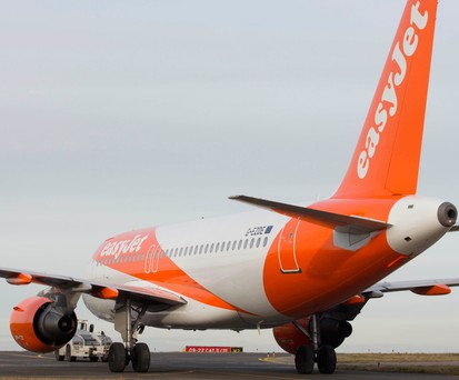 Airbus A320 von Easyjet: 26 Männer mussten von der Polizei am Mitflug gehindert werden.
