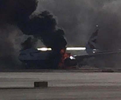 Die brennende Boeing 777: Dichte, schwarze Wolken.