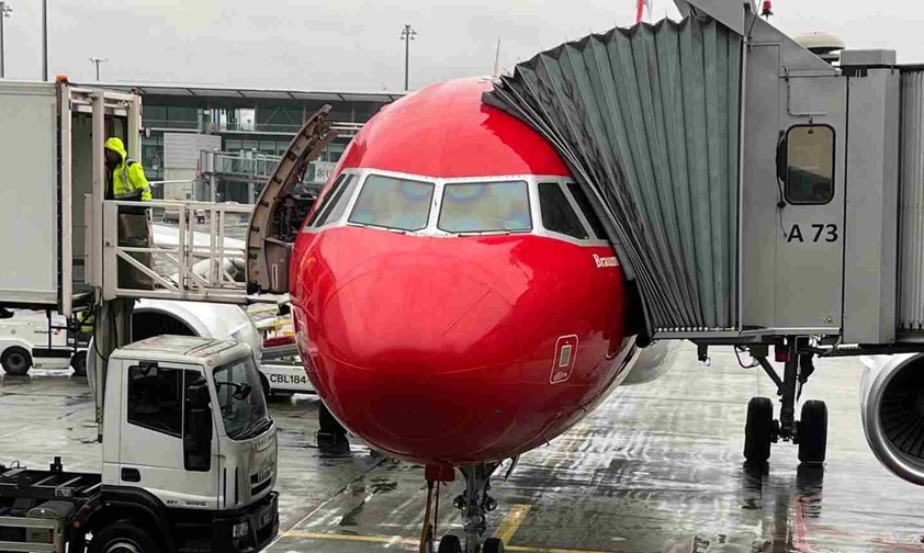 Airbus A320 von Edelweiss am Flughafen Zürich: Ein Mann versteckte sich auf dem Flugzeug-Klo.
