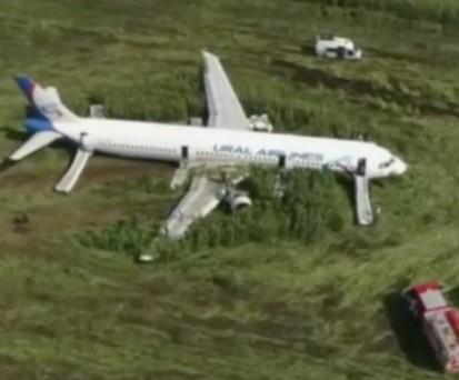 A321 von Ural Airlines landet in Maisfeld