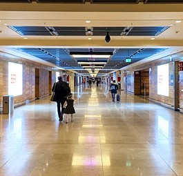 Terminal am BER: Besser die Trinkflaschen nicht auffüllen.