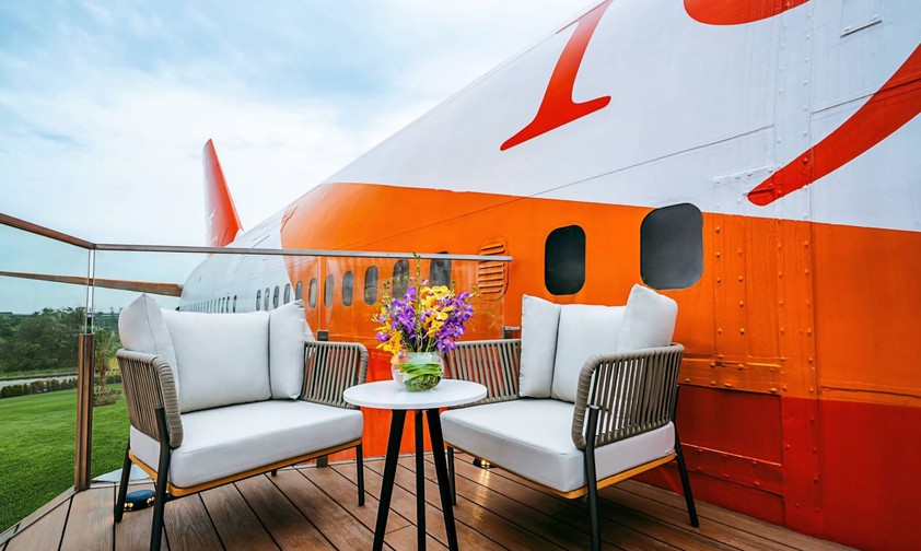 Terrasse mit schönem Ausblick: 18 Zimmer und Suiten befinden sich in den zwei Boeing 747.