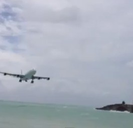 Air-France-A340 im Anflug: Stürmisches Wetter.