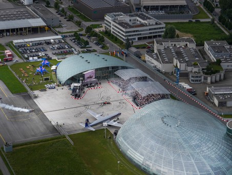 Hangar 7: Auch Museum für Luftfahrt- und Motorsportgeschichte mit einer großen Sammlung an historischen Flugzeugen.