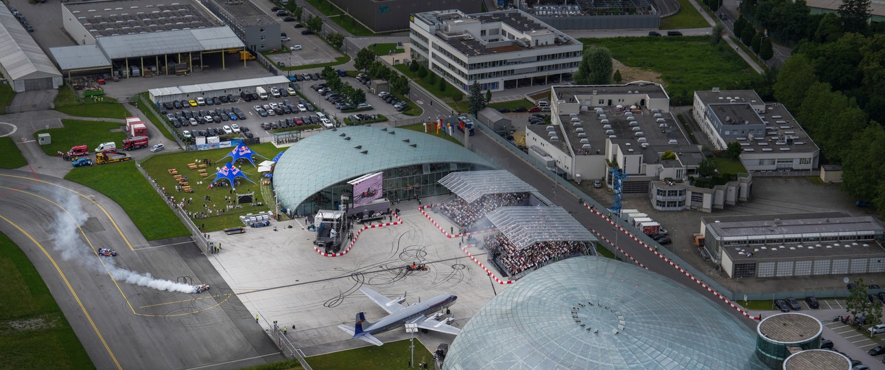 Hangar 7: Auch Museum für Luftfahrt- und Motorsportgeschichte mit einer großen Sammlung an historischen Flugzeugen.