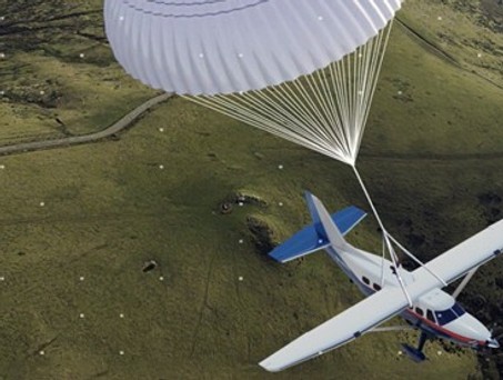 Darstellung des Rettungssystems: Mit Fallschirm zu Boden gleiten.