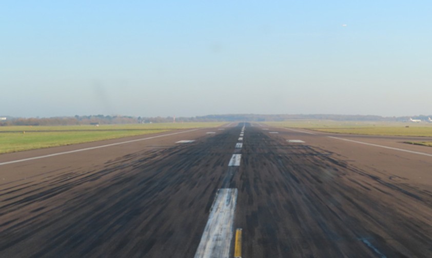 Start- und Landebahn: Noch ist der Luftverkehr bei Weitem nicht dort, wo er sein sollte.
