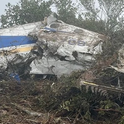 Das Wrack der Beechcraft 1900 von Satena: Liegt in schwierigem Gelände.