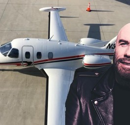 John Travolta fliegt eine Eclipse 500: Der Schauspieler ist begeisterter Pilot.
