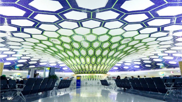 Erstmals im Top-Ten-Ranking vertreten und direkt auf Platz vier sind die drei Flughäfen der Vereinigten Arabischen Emirate. Über Abu Dhabi,...