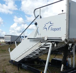 Mobile Fluggastreppe von Terminal 2: Muss vom Käufer abgeholt werden.