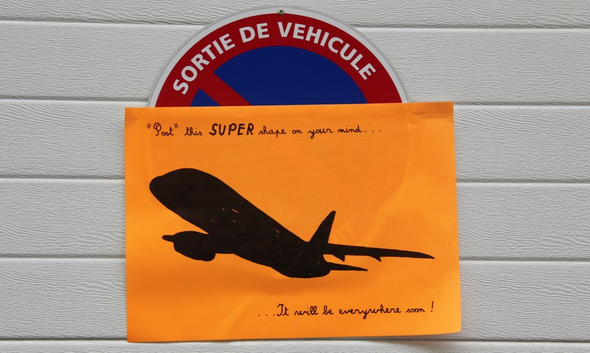 Guerillaaktion von Superjet International 2011 bei der Paris Air Show: Dennoch verkaufte sich der russische Flieger im Ausland kaum.