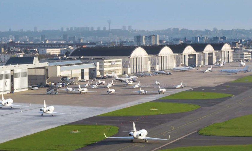Hangar am Flughafen Le Bourget: Die Parkpositionen werden knapp.