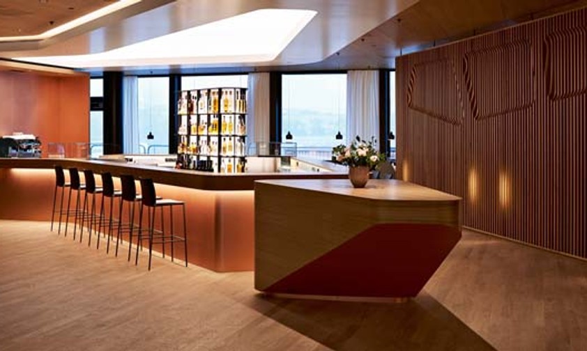 Kern der neuen Swiss First Lounge ist die Kaffeebar.