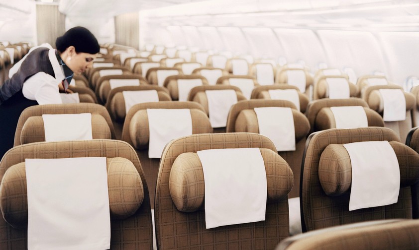 Kabine eines Airbus A330 von Swiss:S chick, aber in die Jahre gekommen.