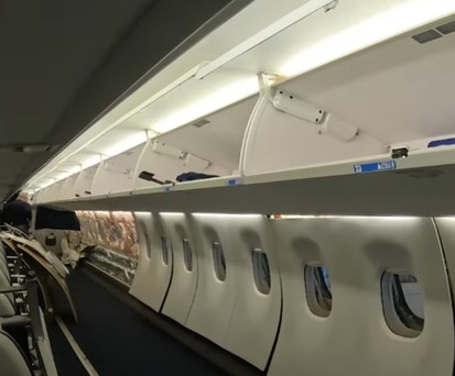 So wird ein Flugzeug mit Starlink-Internet ausgestattet