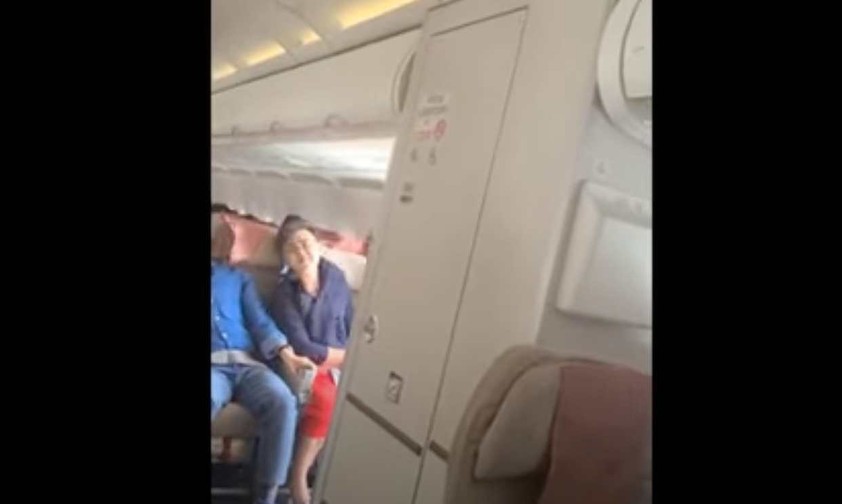 Passagiere und Crew zogen Mann wieder an Bord