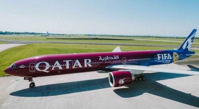 Qatar Airways Boeing 777 im FIFA-Look: Das Flugzeug wird auch nach der WM die Lackierung behalten.