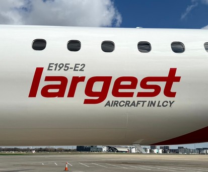 E195-E2 von Helvetic: Bislang das größte Flugzeug in London City.