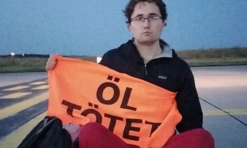 Klimaaktivist: Klebt in Frankfurt