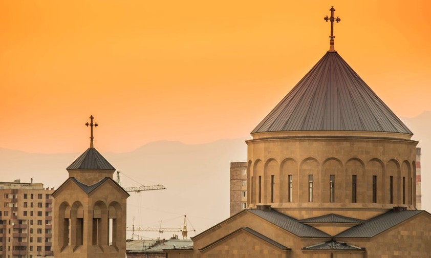 Church in the Armenian capital city Jerewan: A new airline for the country.