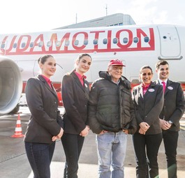 Niki Lauda (Mitte): Der Unternehmer fühlt sich ungerecht behandelt.