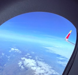 Blick aus Airbus A321 XLR von Iberia: Beim Sonderflug wird die totale Sonnenfinsternis zu sehen sein.