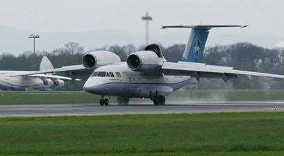 Antonov An-74, eine Variante der An-72:  Das Flugzeug ...