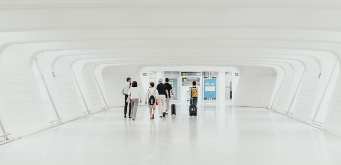 In der Kategorie «5 bis 10 Millionen Passagiere» sichert sich Bilbao den Spitzenplatz. Der Flughafen legte beim Routenangebot um 21 Prozent zu. Auch das Management der Passagierströme und das Angebot für Menschen mit eingeschränkter Beweglichkeit überzeugten die Jury. Geringe Wartezeiten bei Sicherheit und Gepäck, die Verwendung neuer Technologien und Umweltmaßnahmen sprechen ebenfalls für den Airport. Ebenso die Koperation mit lokalen Behörden und Initiativen.