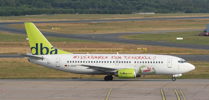 Boeing 737-300 der dba: Die deutsche Fluglinie ging im Frühjahr 2007 in Air Berlin auf. Auf dem BER wäre sie damals nicht mehr zu sehen gewesen.