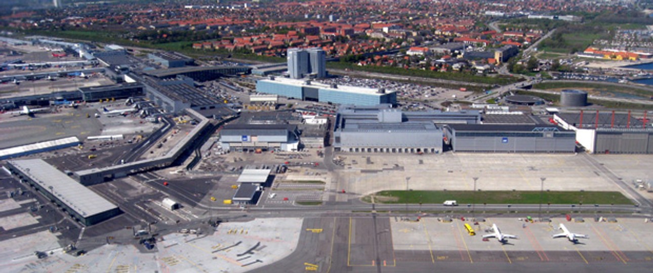 Platz 10 - Flughafen Kopenhagen: Restaurants, Bars, Hotels - sogar eine Sauna gibt es hier. Außerdem schätzen Passagiere die Nähe zum Stadtzentrum. In nur 12 Minuten ist man dort.
