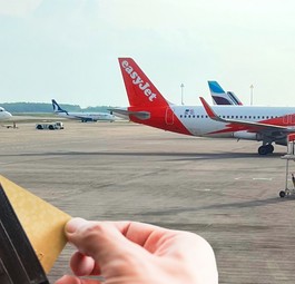 Jets von Low-Cost-Airlines, hier am Flughafen BER: Preise ziehen an.