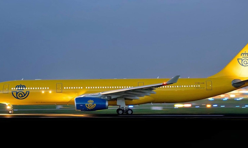 Der erste Airbus A330 der spanischen Post: Betrieben von Iberojet.