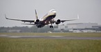 Ryanair-Jet am Flughafen Weeze (Symbolbild): Ein Jet von Tochter Malta Air wurde umgeleitet.