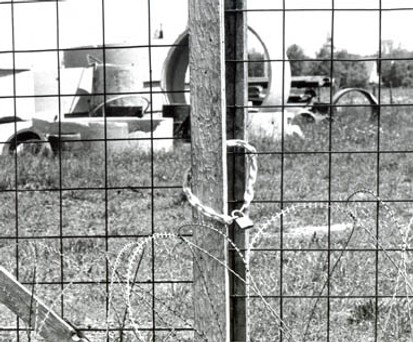 Am Anfang gab es auch Probleme. Vier Jahre lang ruhte die Baustelle in München wegen eines Baustopps, bis 1985 der Flughafen weitergebaut werden konnte.