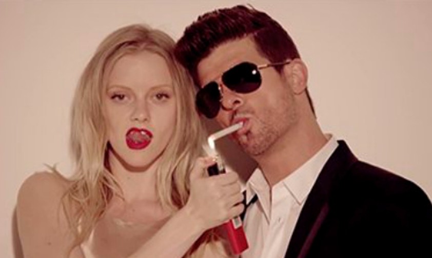 Wer bei American Airlines beim Boarding oder nach der Landung im Flugzeug wartete, musste sich mit Piano-Pop zufrieden geben. Zum Beispiel der Klavierversion von Robin Thickes «Blurred Lines».