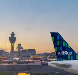 Jetblue am Flughafen Amsterdam: Die Airline will, die niederländischen Behörden wollen nicht.