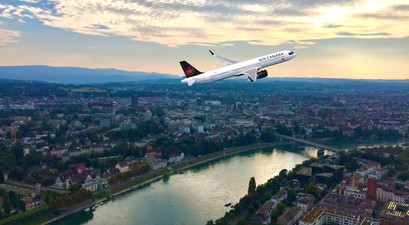 Airbus A321 XLR von AIr Canada über Basel (Montage): Die Flugline eröffnet die neue Strecke im Sommer 2027.
