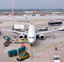 Abfertigung: Bevor es in die Luft geht, sind am Boden zahlreiche Mitarbeitende beschäftigt.