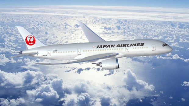 Japan Airlines - Dreamliner-Kunde der ersten Stunde - reagierte umgehend und ersetzt ihre elf Dreamliner auf zwei Strecken durch andere Jets. Betroffen sind die Routen von Tokio nach Neu Delhi sowie Singapur.