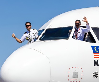 Piloten von Air Asia: Künftig sollen sie viel weiter fliegen.