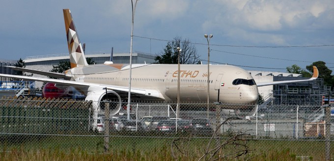 Inzwischen werden zwei von ihnen wieder flugbereit gemacht.