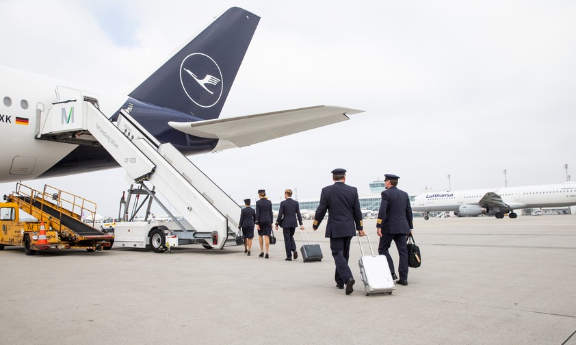 Lufthansa-Crew: In A330, A340 und A350 sollen weniger Flugbegleiter mitfliegen.