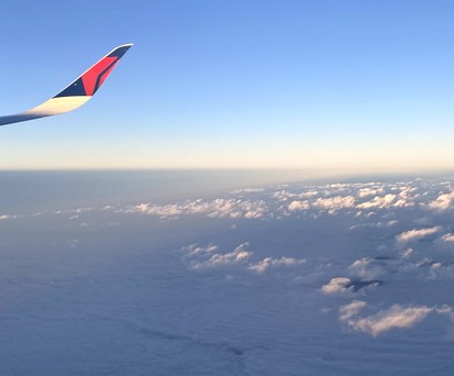 Flügelspitze eines Jets von Delta: Was gilt für Airlines, die nicht in der EU sitzen?
