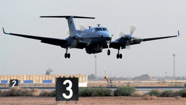 MC-12 der US Air Force, früher eine King Air. Hier bei der Landung in Baghdad.