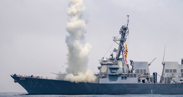 Luftverteidigung ist multi-dimensional und schließt die Seestreitkräfte ein. (Bildquelle: Raytheon)