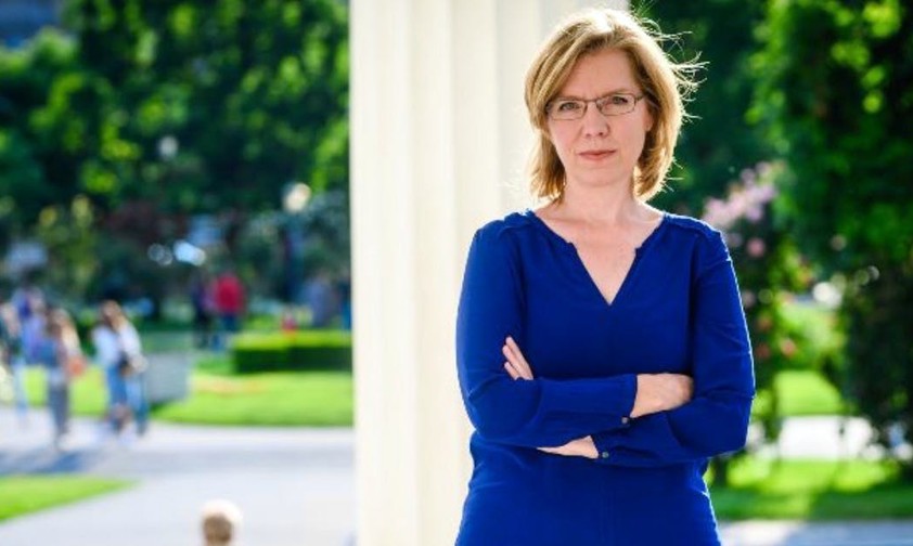 Leonore Gewessler: «If the tickets only cost 9.90, then the environment and the climate pay for it.»