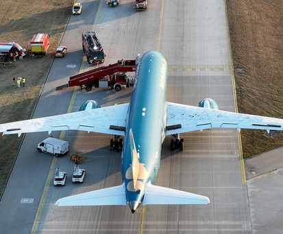 Die Boeing 787 von Vietnam Airlines nach der Landung in München: Was sorgte für die Bremsungen?